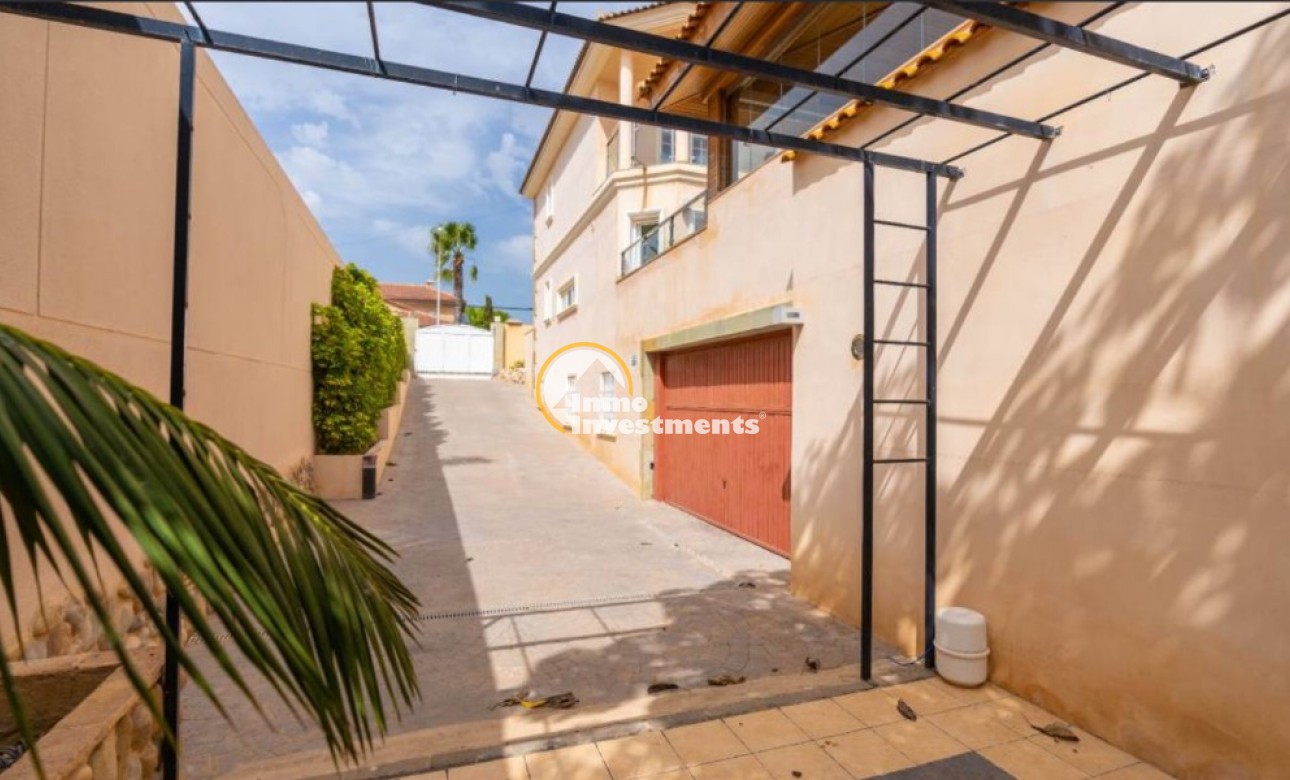 Resale - Villa - Torrevieja - Aguas Nuevas