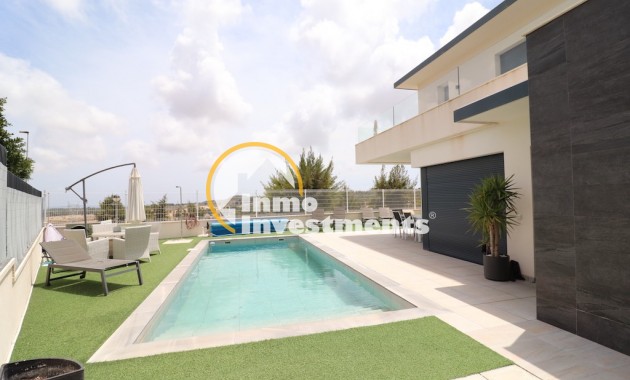 Resale - Villa - San Miguel de Salinas - San Miguel