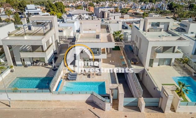 Resale - Villa - Orihuela Costa - Villamartin