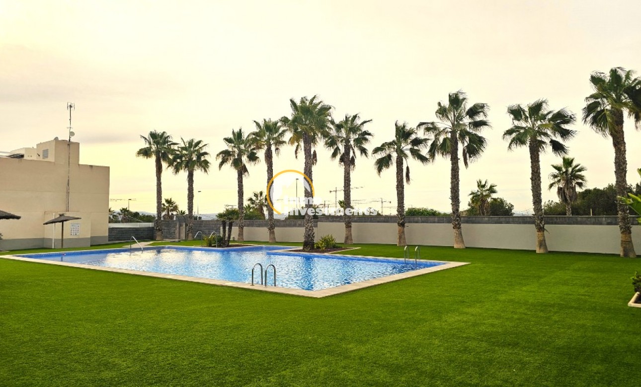 Reventa - Chalet adosado - Torrevieja