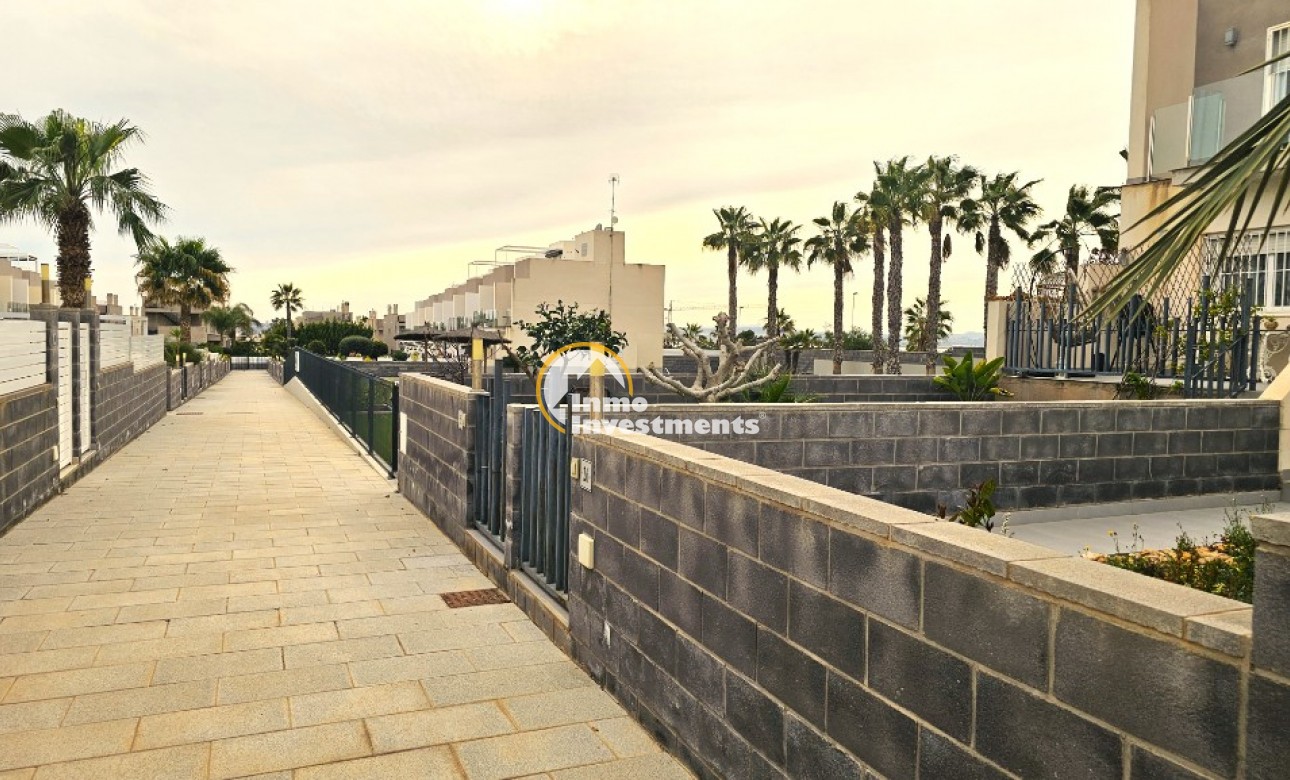 Reventa - Chalet adosado - Torrevieja