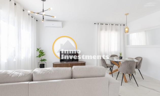 Resale - Villa - Orihuela Costa - Villamartin