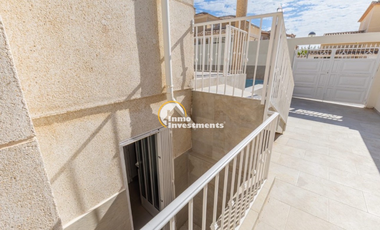 Resale - Villa - Orihuela Costa - Villamartin