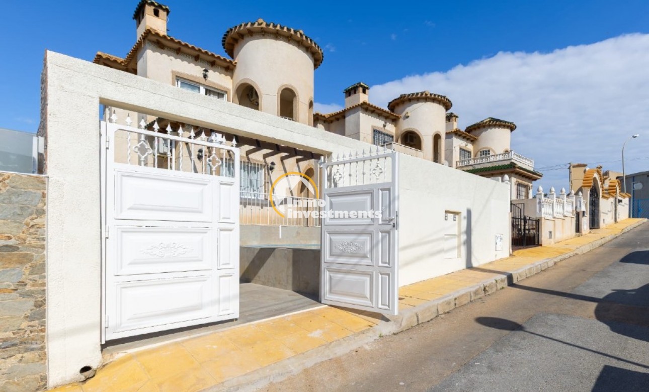 Resale - Villa - Orihuela Costa - Villamartin