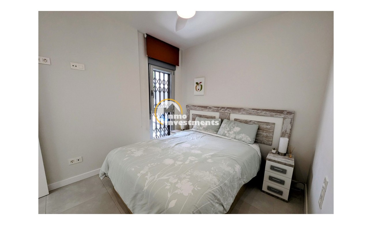 Resale - Apartment - Orihuela Costa - Villamartin