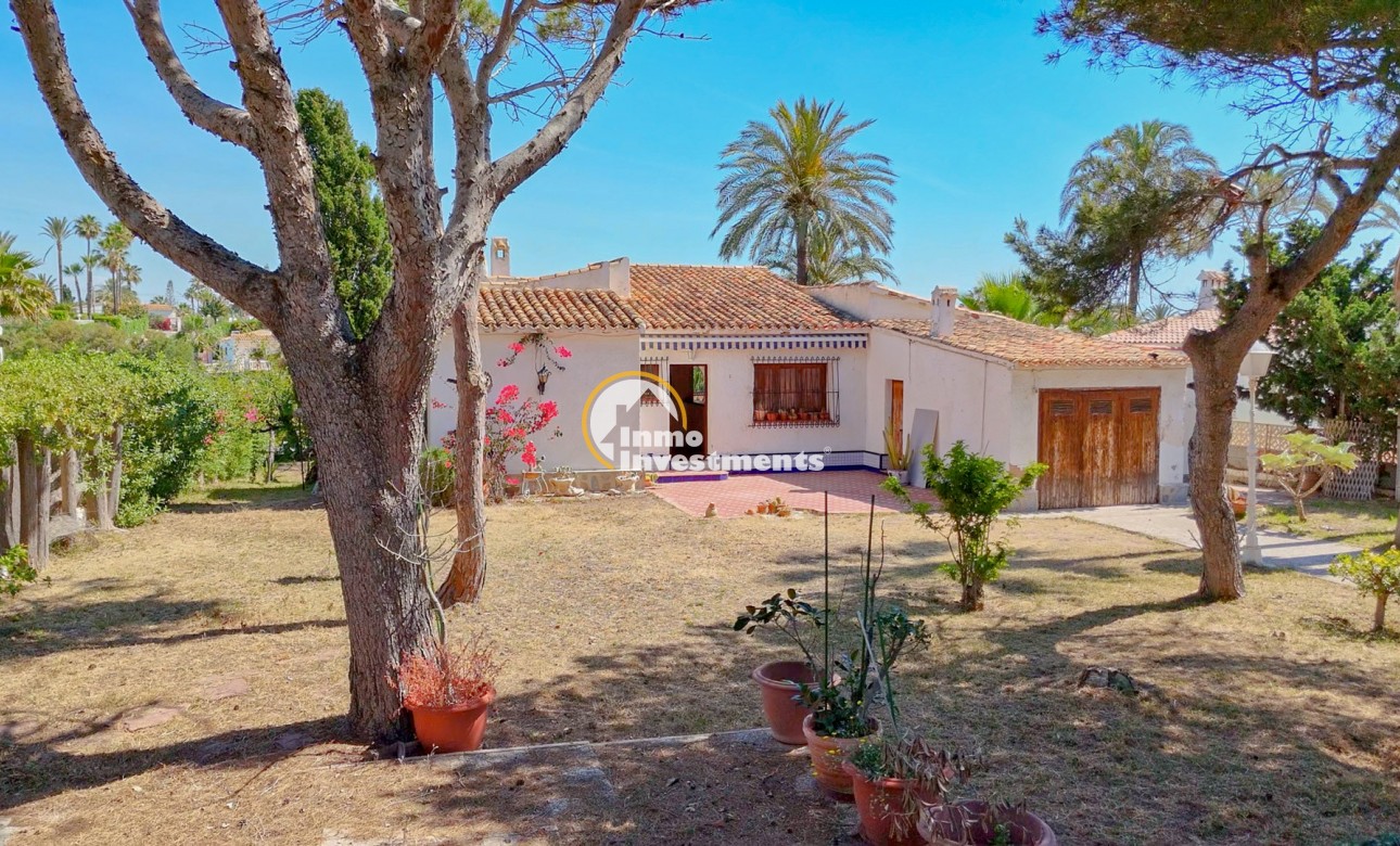 Resale - Villa - Playa Flamenca - Beachside