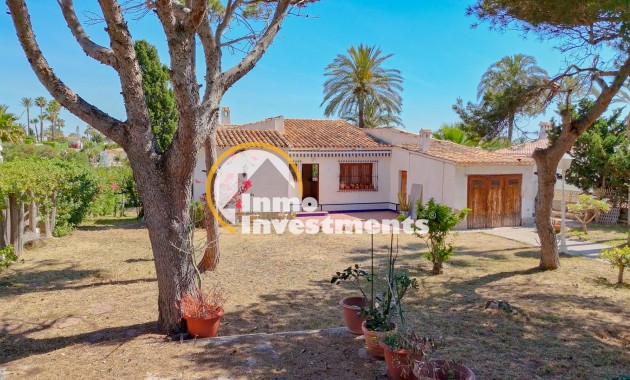 Resale - Villa - Playa Flamenca - Beachside