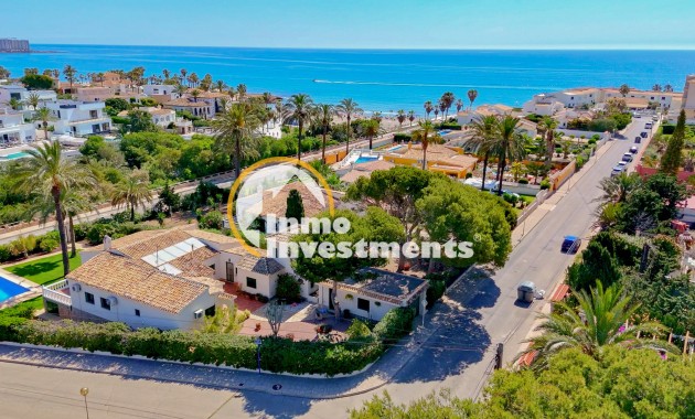 Resale - Villa - Playa Flamenca - Beachside