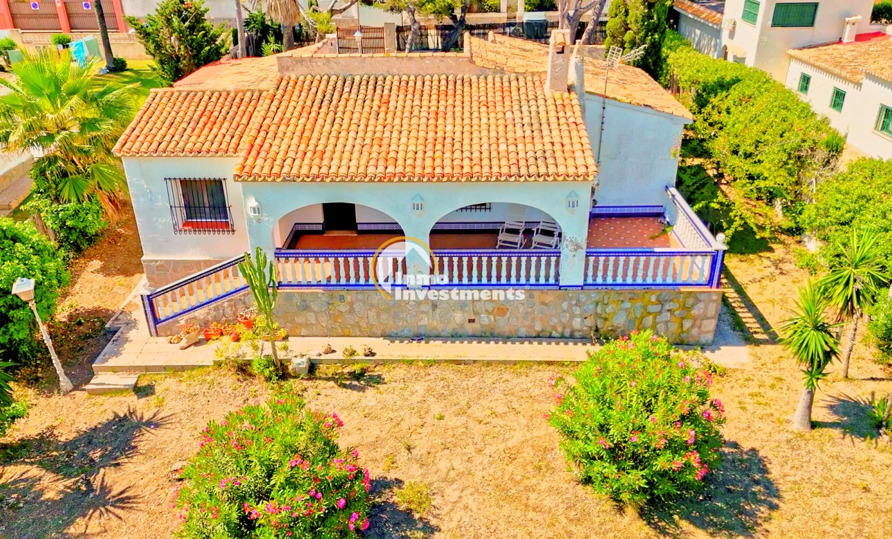Resale - Villa - Playa Flamenca - Beachside