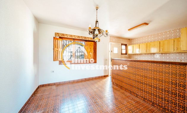 Resale - Villa - Playa Flamenca - Beachside