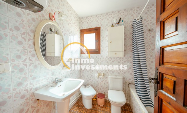 Resale - Villa - Playa Flamenca - Beachside