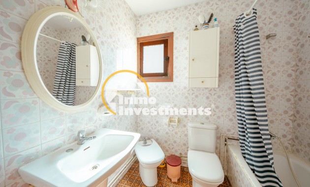 Resale - Villa - Playa Flamenca - Beachside