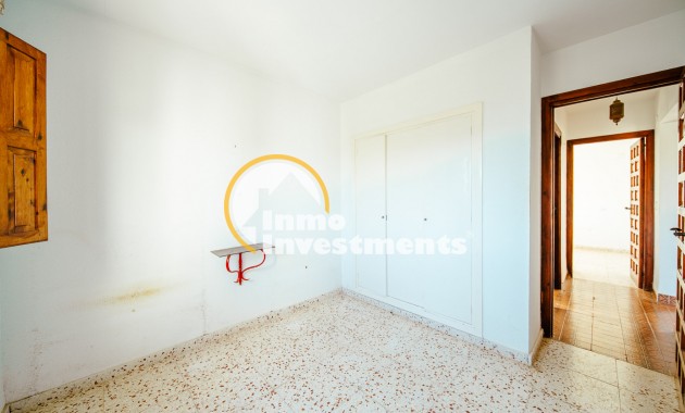 Resale - Villa - Playa Flamenca - Beachside