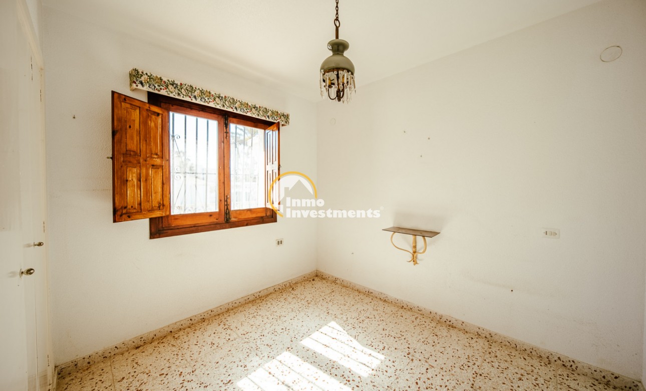 Resale - Villa - Playa Flamenca - Beachside