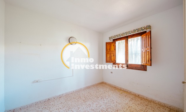 Resale - Villa - Playa Flamenca - Beachside