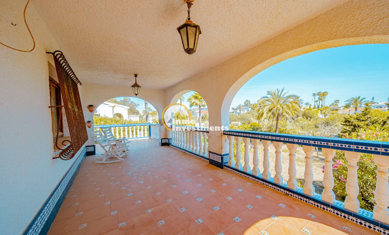 Resale - Villa - Playa Flamenca - Beachside