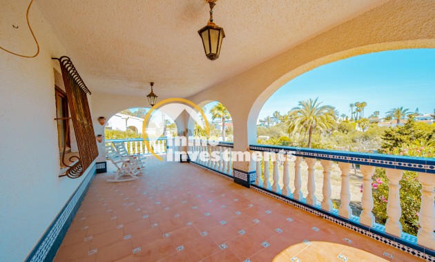 Resale - Villa - Playa Flamenca - Beachside