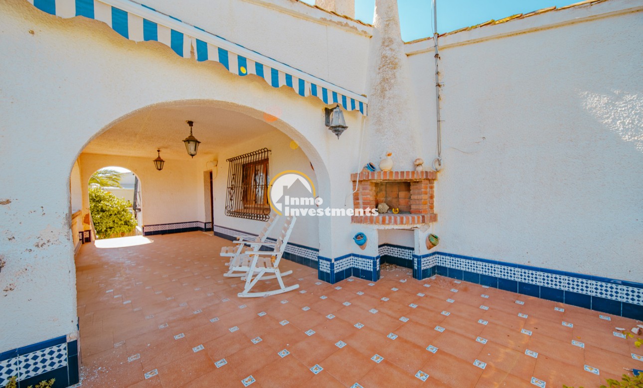 Resale - Villa - Playa Flamenca - Beachside