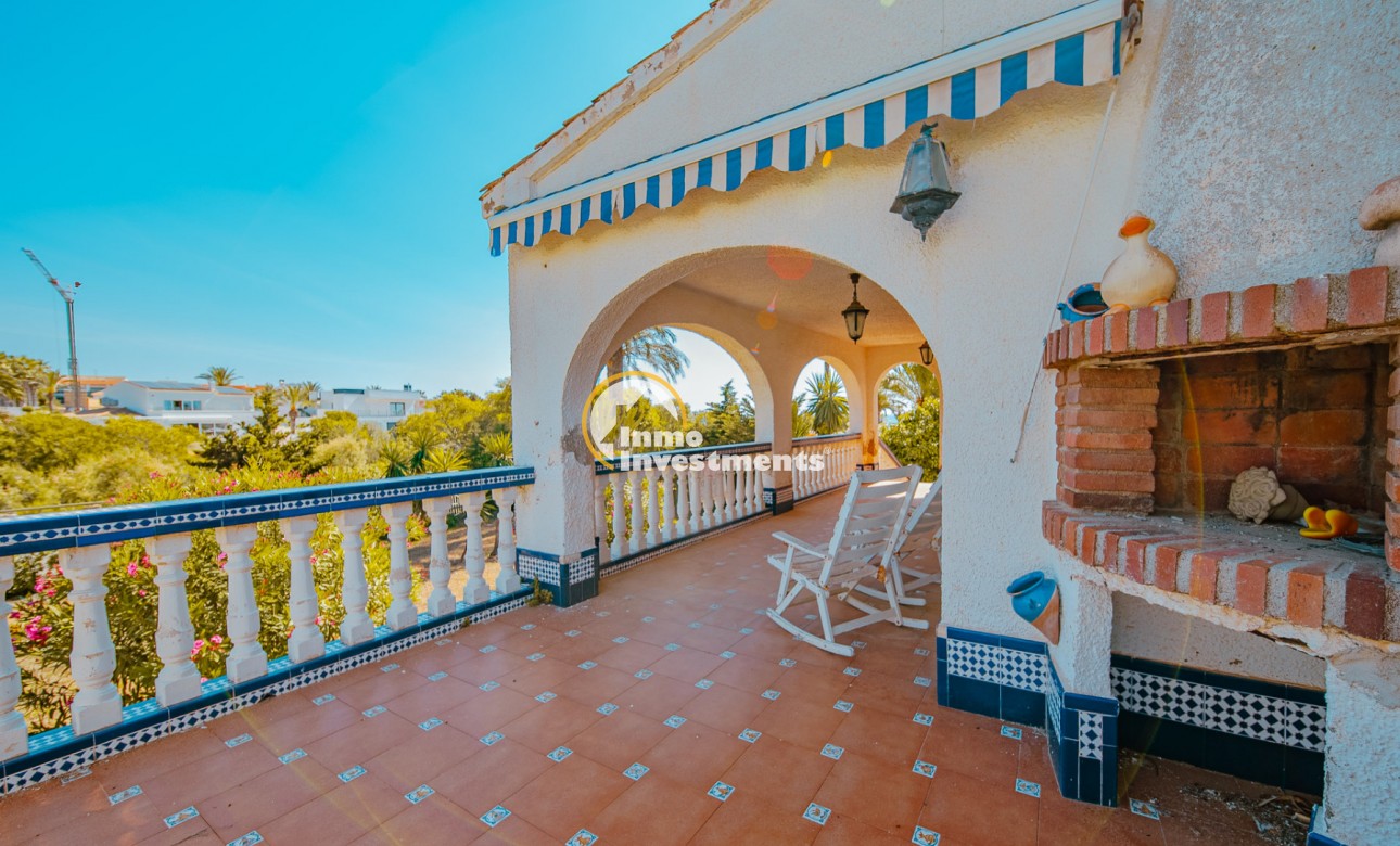Resale - Villa - Playa Flamenca - Beachside