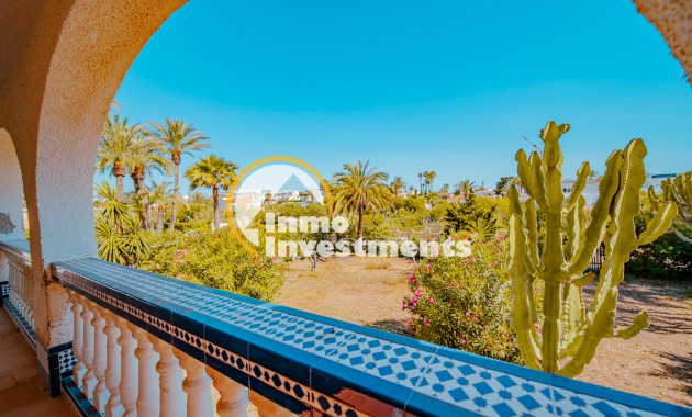 Resale - Villa - Playa Flamenca - Beachside