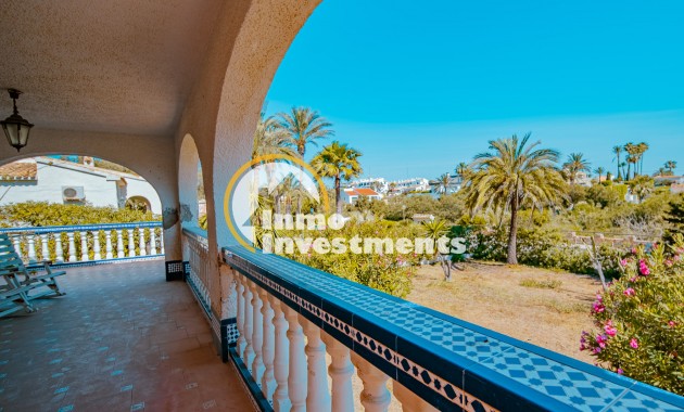 Resale - Villa - Playa Flamenca - Beachside