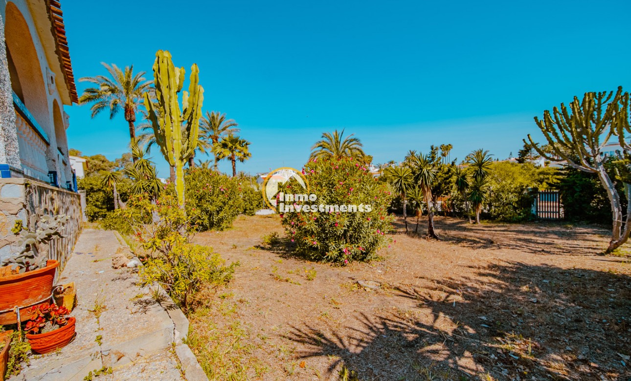 Resale - Villa - Playa Flamenca - Beachside