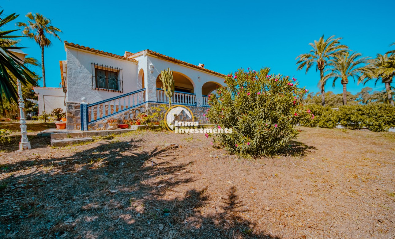 Resale - Villa - Playa Flamenca - Beachside