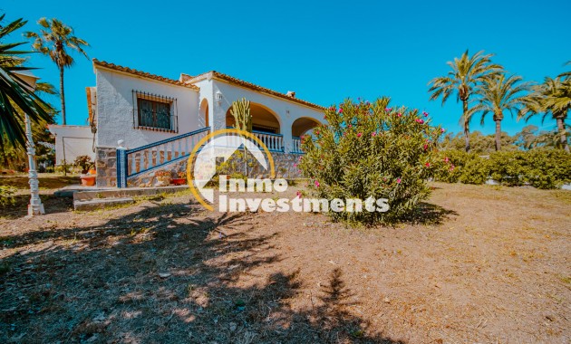 Resale - Villa - Playa Flamenca - Beachside