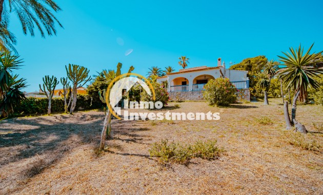 Resale - Villa - Playa Flamenca - Beachside