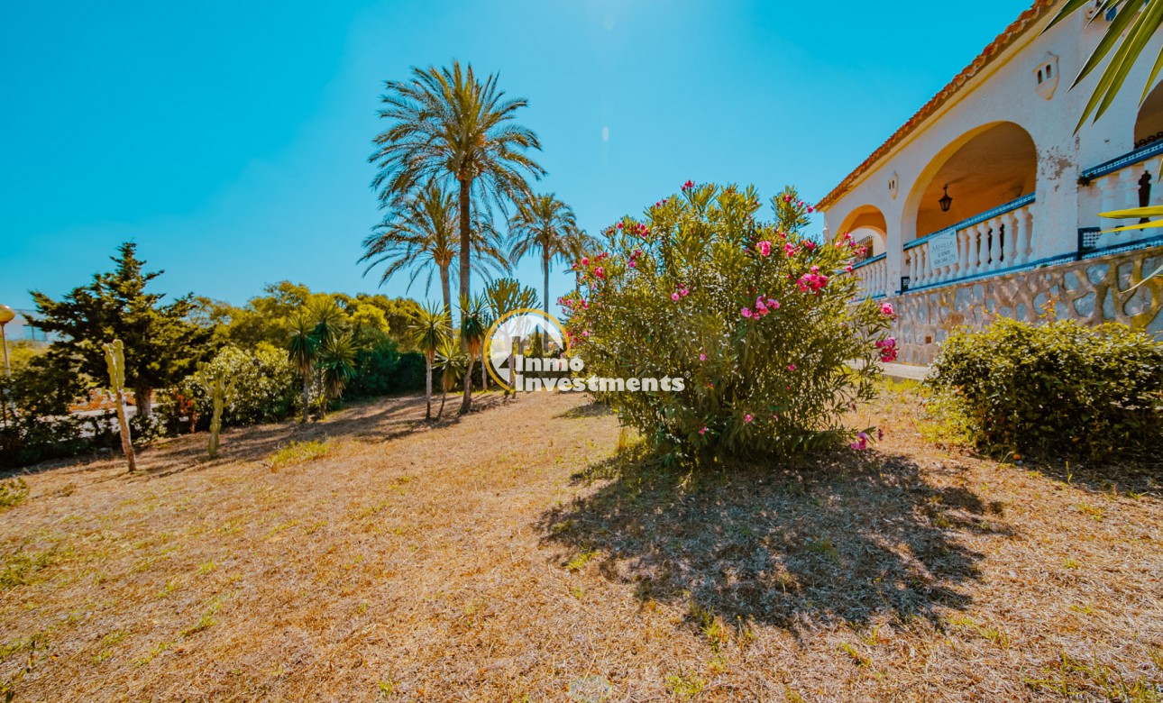 Resale - Villa - Playa Flamenca - Beachside