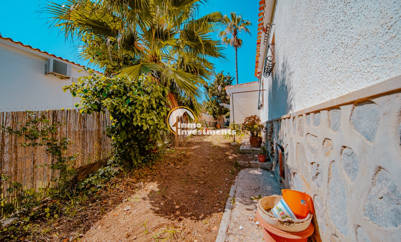 Resale - Villa - Playa Flamenca - Beachside