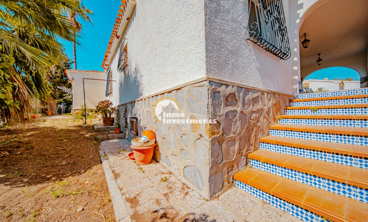 Resale - Villa - Playa Flamenca - Beachside