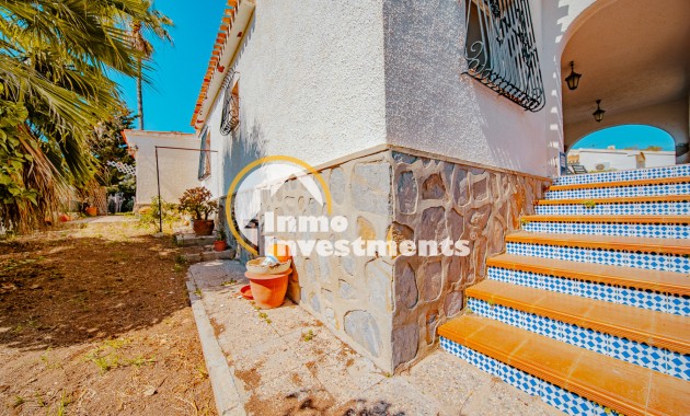 Resale - Villa - Playa Flamenca - Beachside