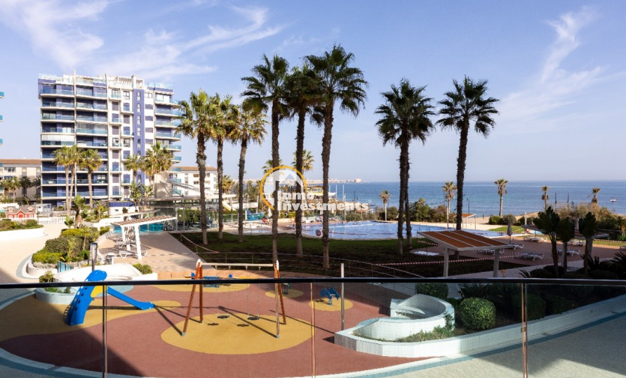 Resale - Apartment - Punta Prima - Beachside