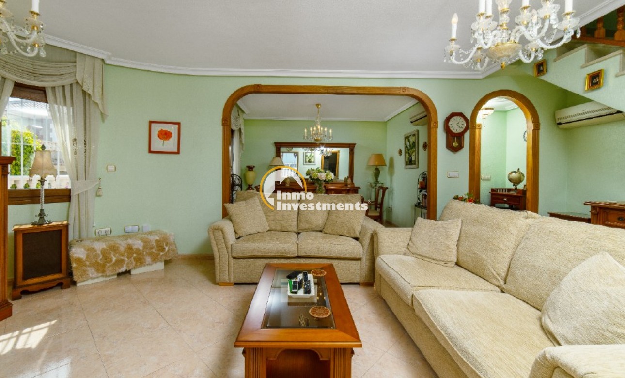 Resale - Villa - Los Altos