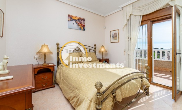 Resale - Villa - Los Altos