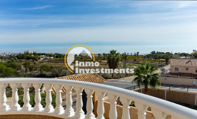 Resale - Villa - Los Altos