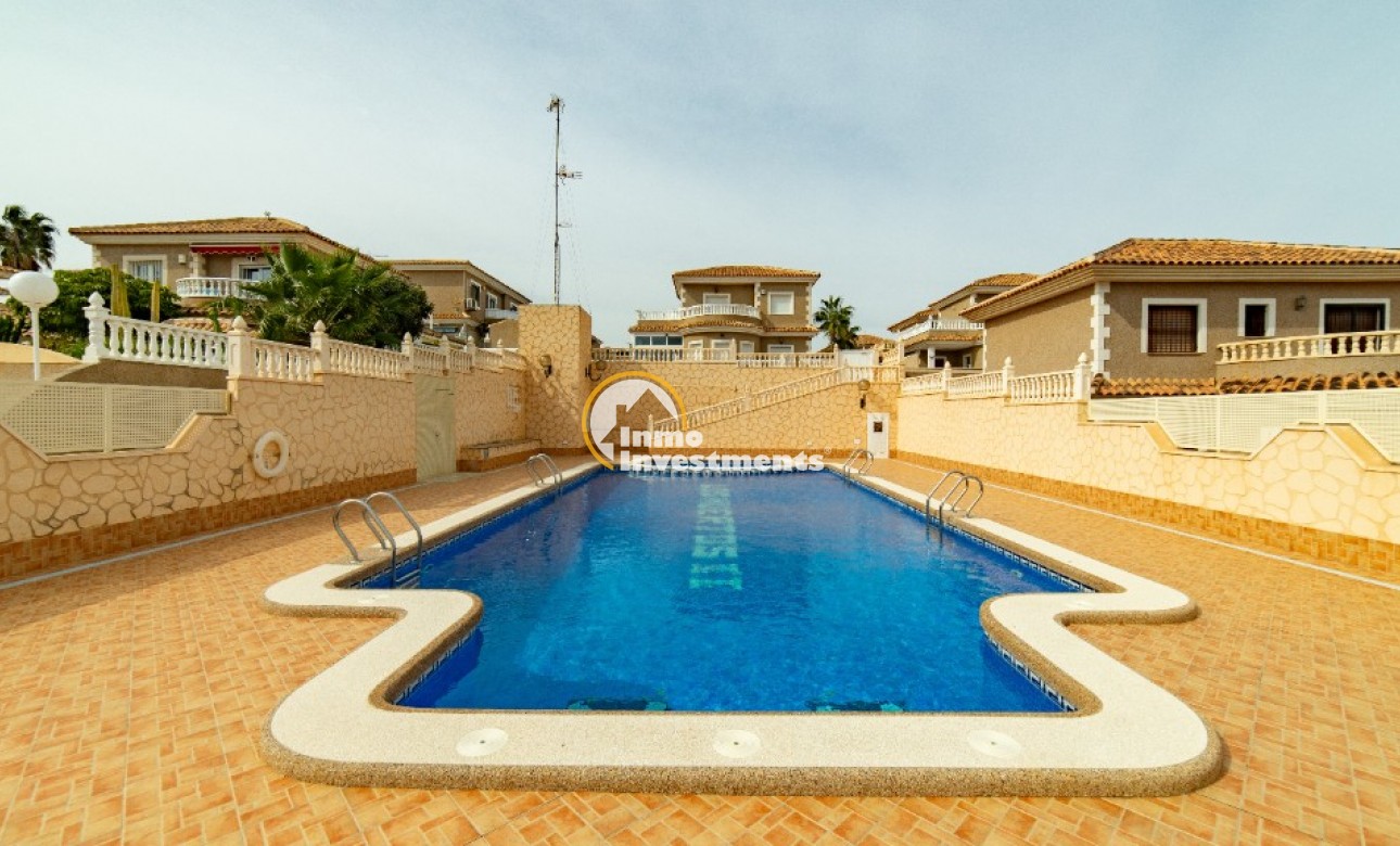 Resale - Villa - Los Altos