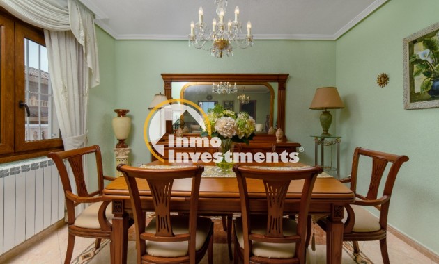 Resale - Villa - Los Altos