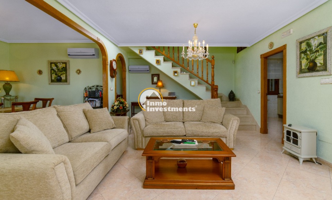 Resale - Villa - Los Altos