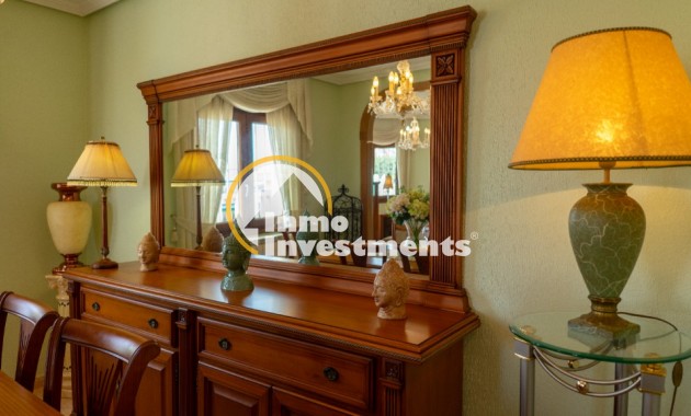 Resale - Villa - Los Altos