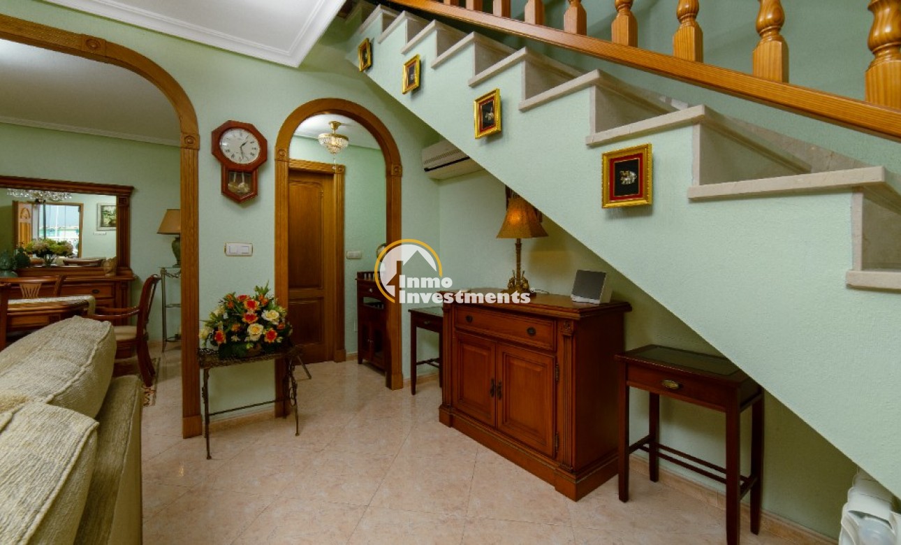 Resale - Villa - Los Altos