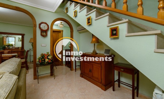 Resale - Villa - Los Altos