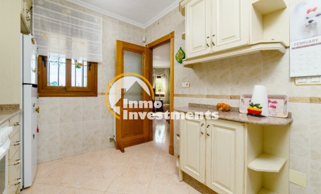 Resale - Villa - Los Altos