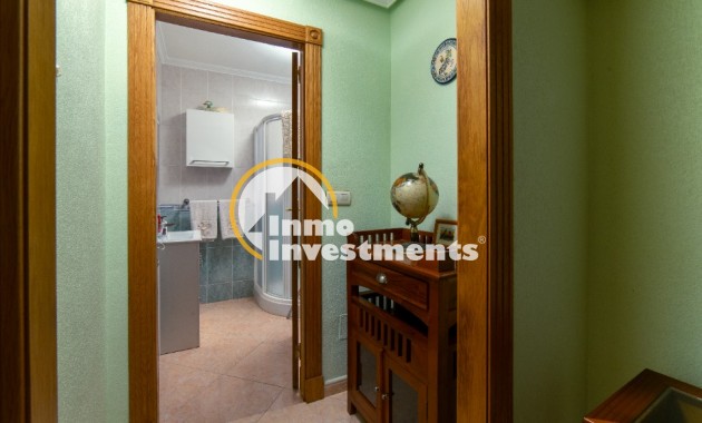 Resale - Villa - Los Altos