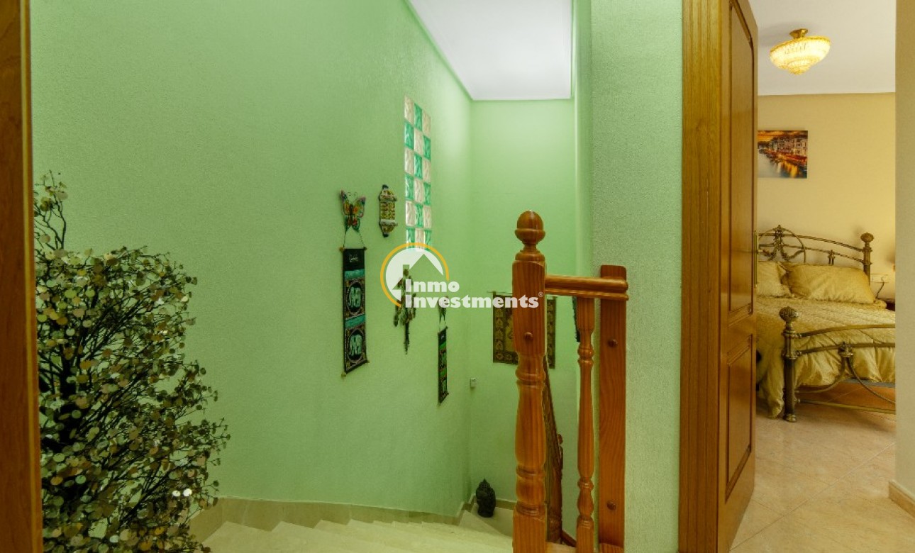 Resale - Villa - Los Altos