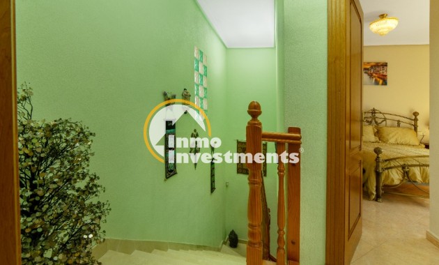 Resale - Villa - Los Altos