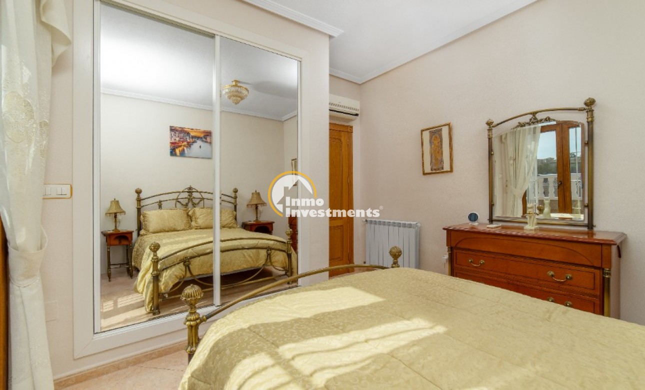 Resale - Villa - Los Altos