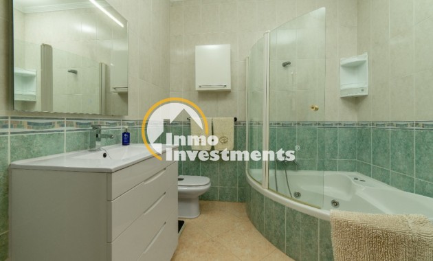 Resale - Villa - Los Altos