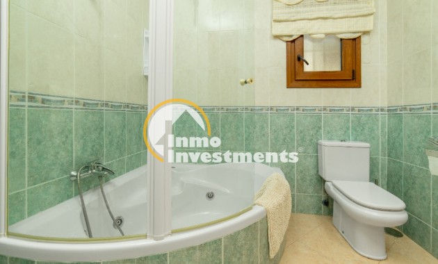 Resale - Villa - Los Altos